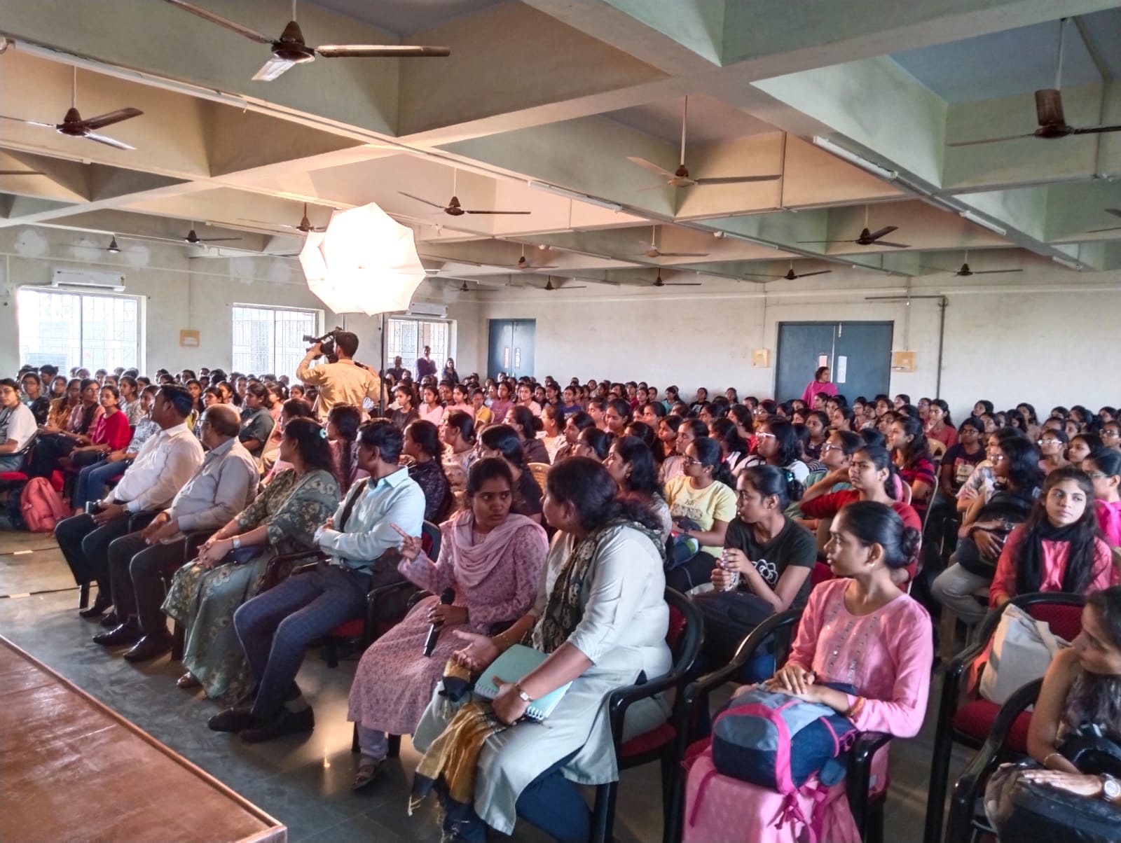 SNDT College,Santacruz.jpeg